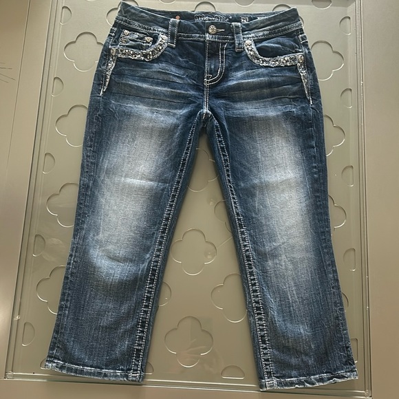 MISS ME Women’s Mid Rise Easy Crop Embellished Jeans, size 27 - Picture 5 of 16